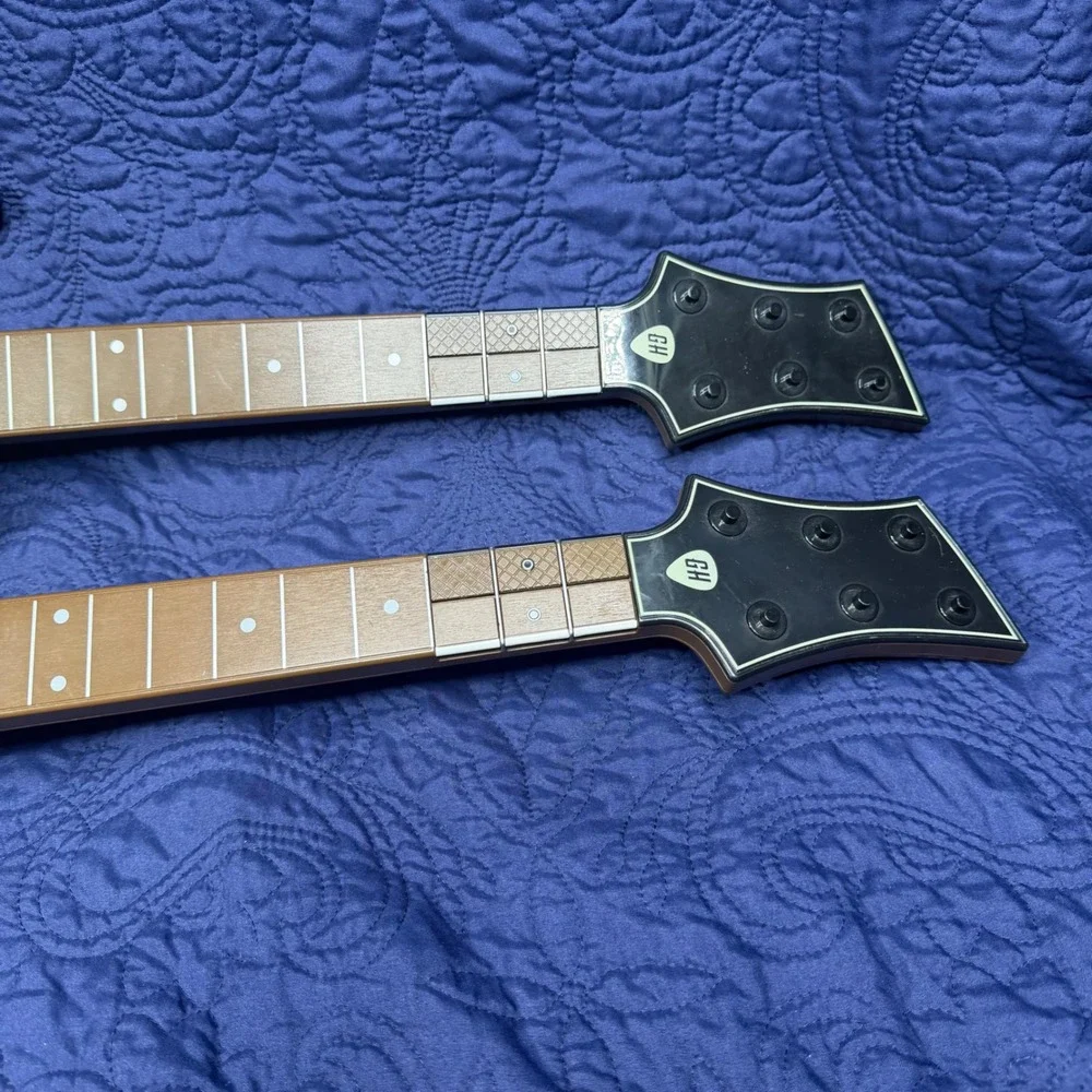 2 Activision Guitar Hero Live Wireless Guitar Controllers 0700 Black Gold